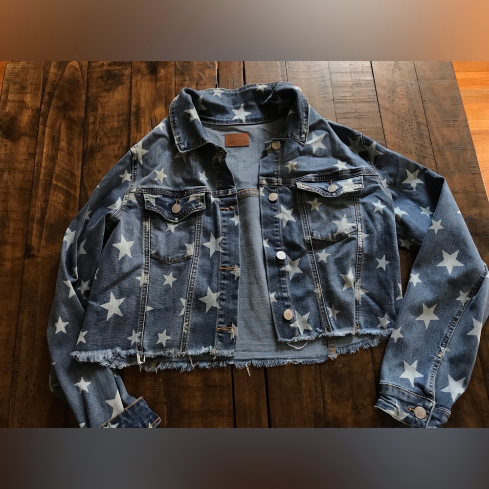 Judy Blue cropped denim “ Stars” jacket rare find! Raw  hem size Lg Mint!